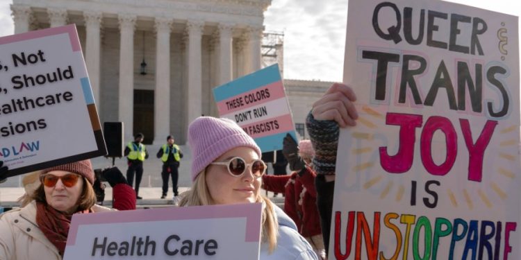 Trump issues executive order to ban gender-affirming care for minors 